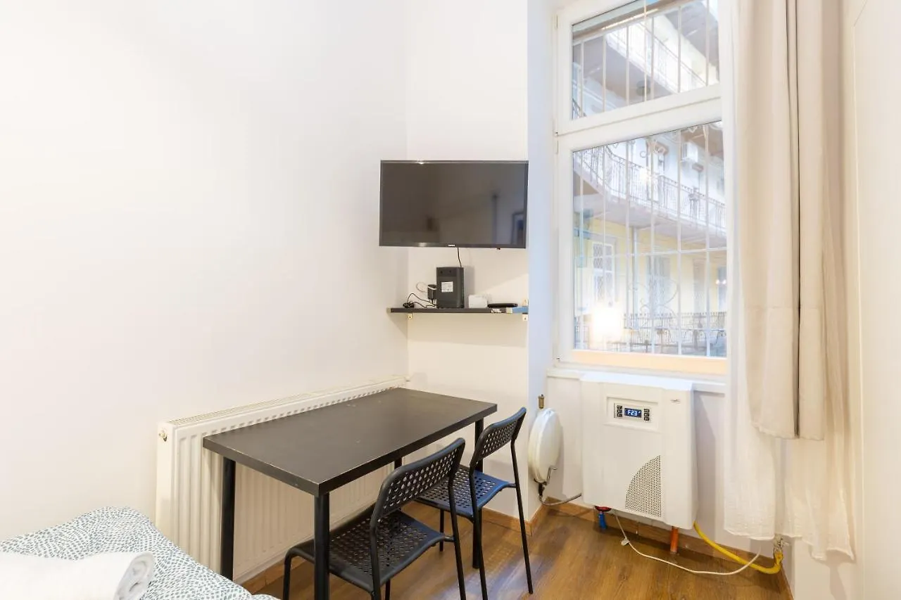 Nepszinhaz 16 Tiny Studios Budapest