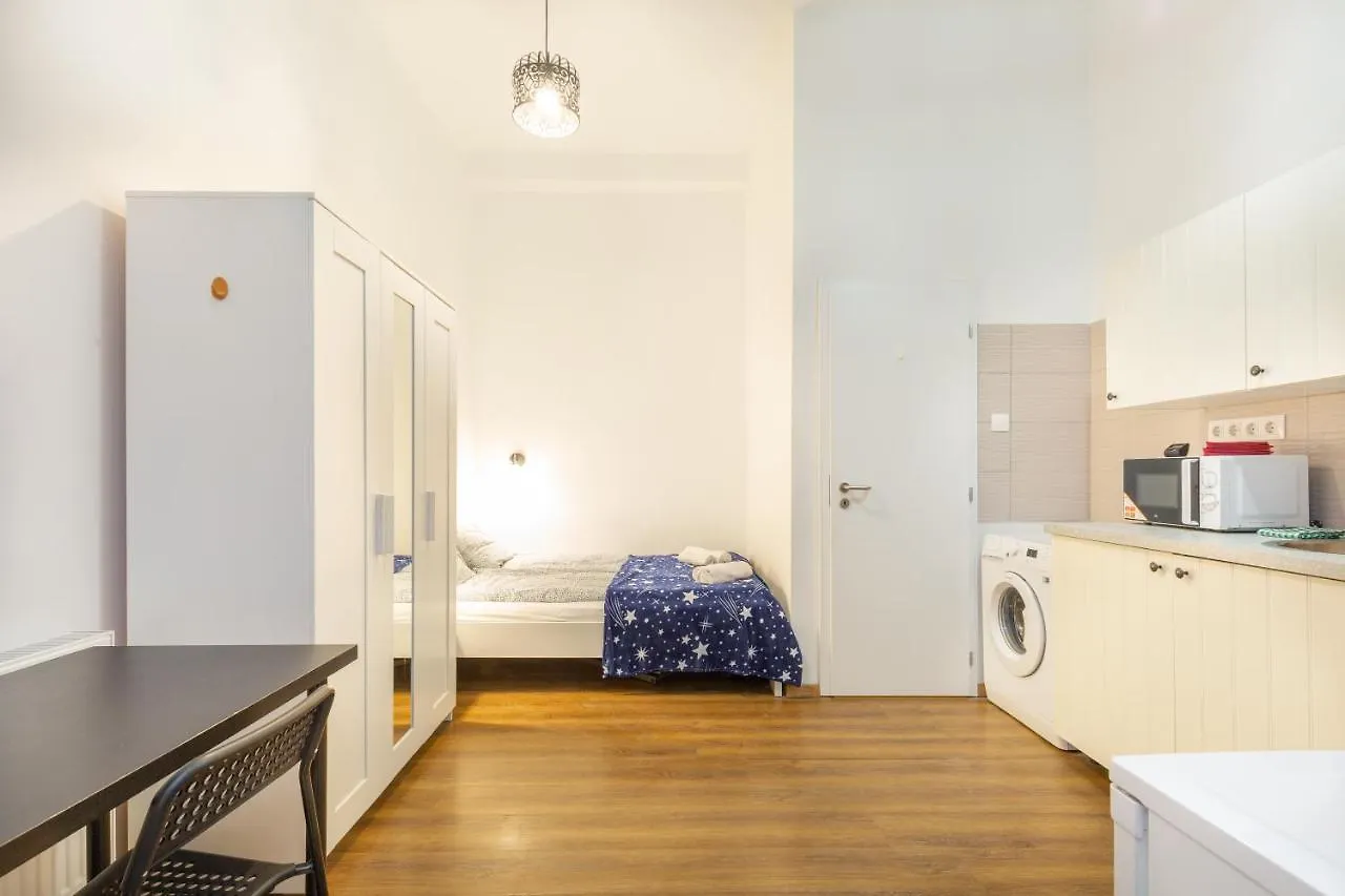 Nepszinhaz 16 Tiny Studios Budapest Appartamento
