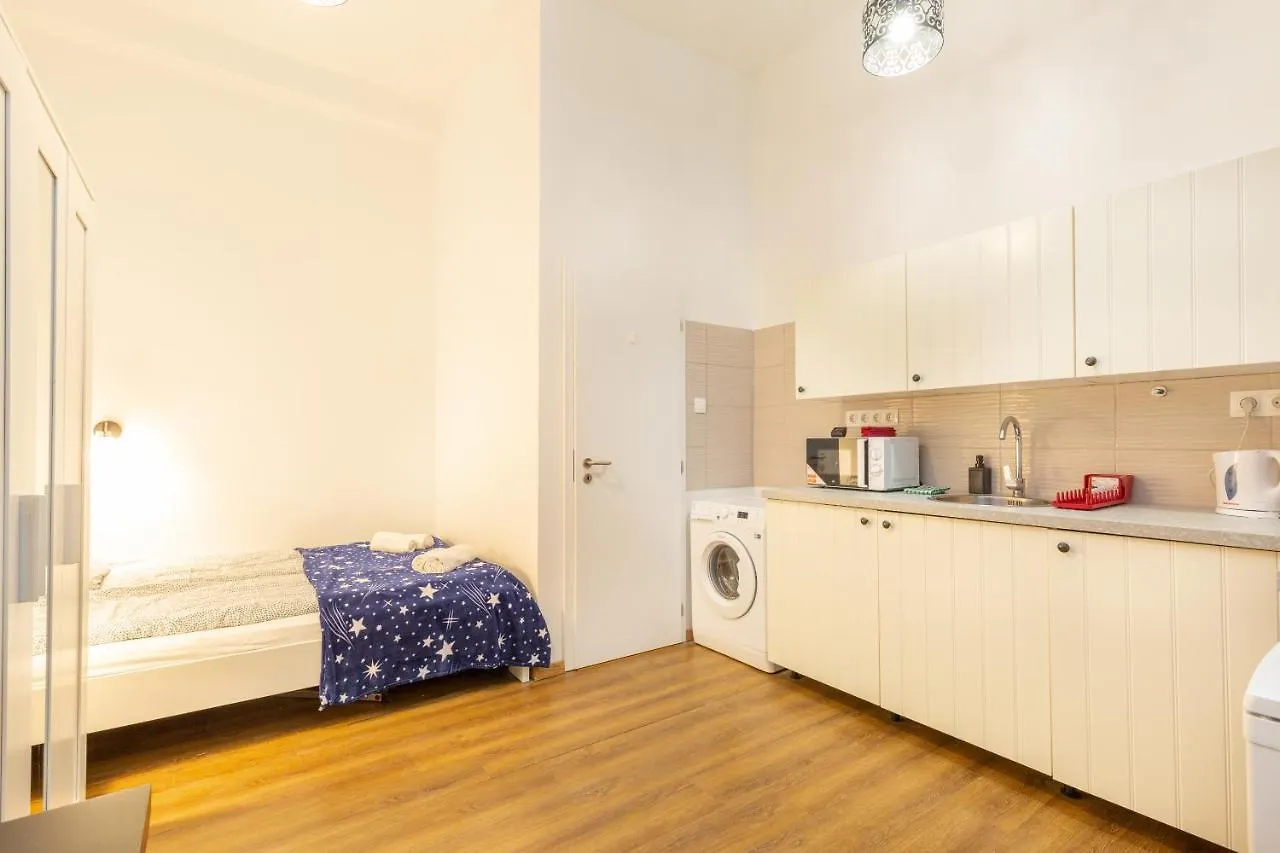 Nepszinhaz 16 Tiny Studios Budapest